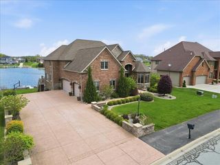 8858 Doubletree Drive S, Crown Point, IN 46307
