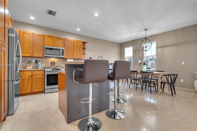 10788 NW 76th Ln, Doral, FL 33178