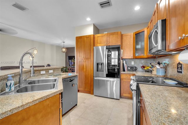 10788 NW 76th Ln, Doral, FL 33178