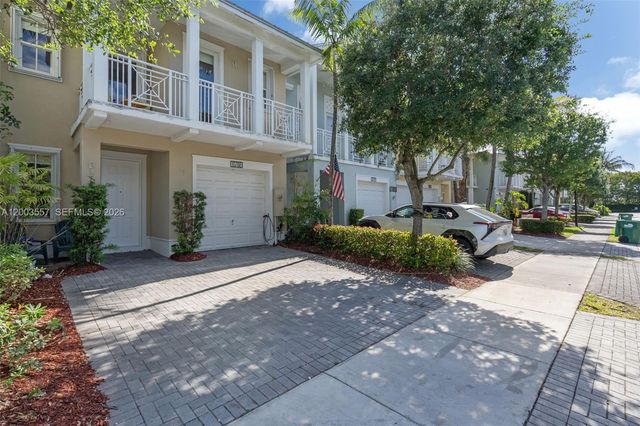 10788 NW 76th Ln, Doral, FL 33178