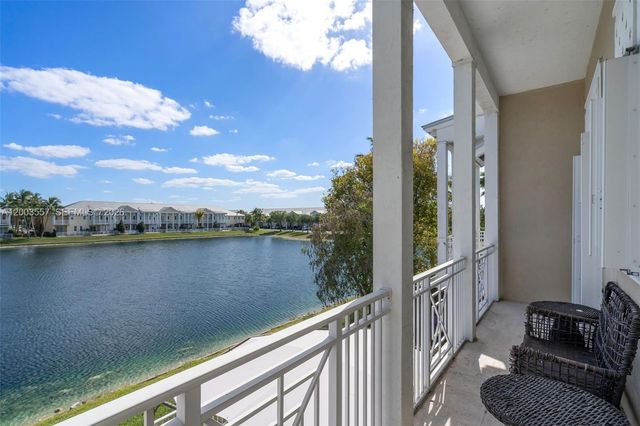 10788 NW 76th Ln, Doral, FL 33178