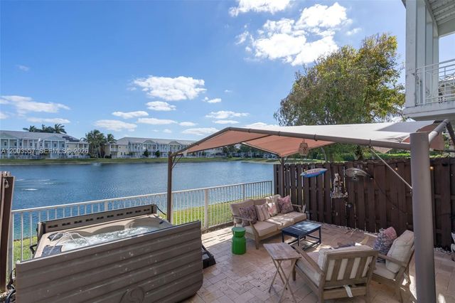 10788 NW 76th Ln, Doral, FL 33178