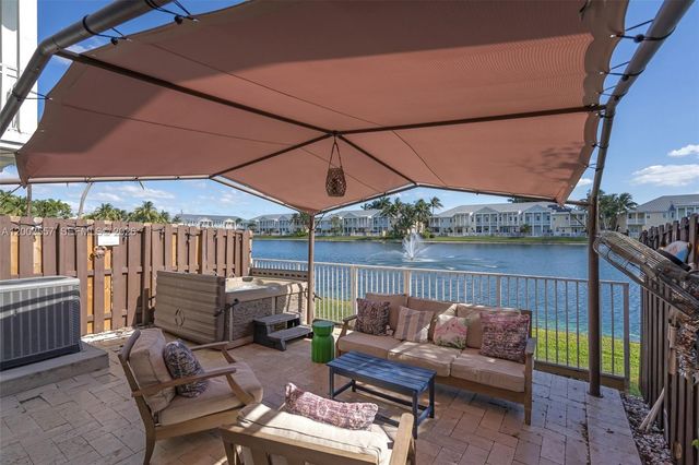 10788 NW 76th Ln, Doral, FL 33178