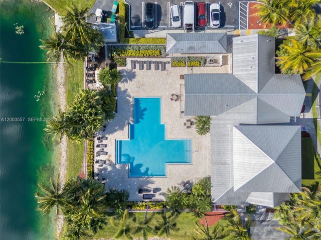10788 NW 76th Ln, Doral, FL 33178