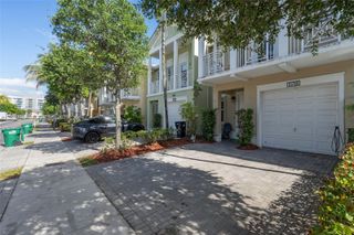 10788 NW 76th Ln, Doral, FL 33178