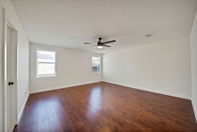 2048 Paducah Lane, Grand Prairie, TX 75052