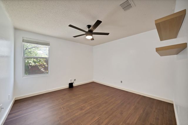 2048 Paducah Lane, Grand Prairie, TX 75052