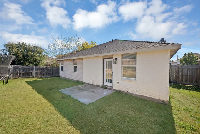 2048 Paducah Lane, Grand Prairie, TX 75052