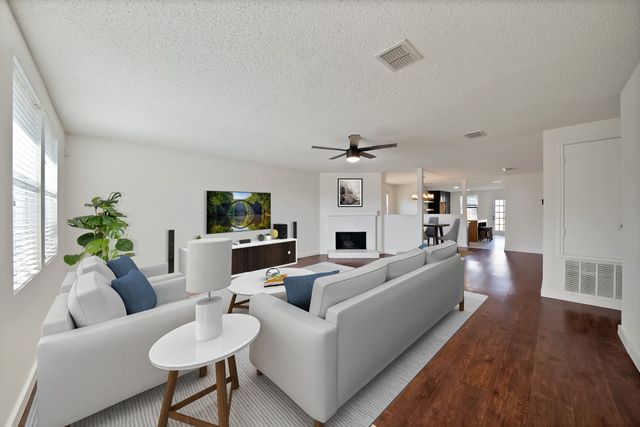 2048 Paducah Lane, Grand Prairie, TX 75052