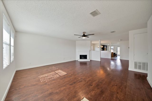 2048 Paducah Lane, Grand Prairie, TX 75052