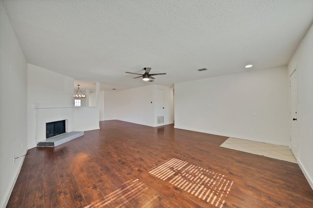 2048 Paducah Lane, Grand Prairie, TX 75052