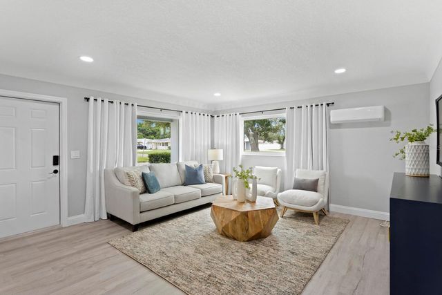 4300 MAPLE STREET NE, St Petersburg, FL 33703