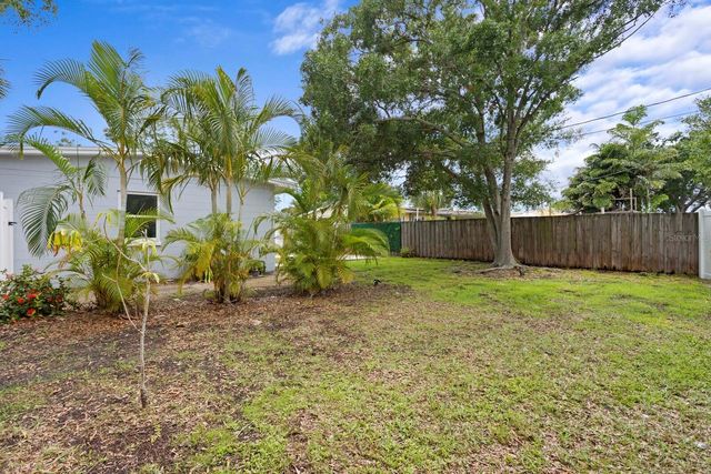 4300 MAPLE STREET NE, St Petersburg, FL 33703