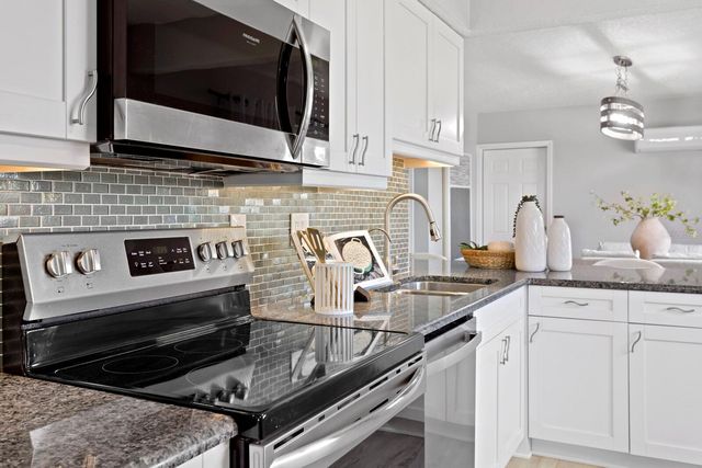 4300 MAPLE STREET NE, St Petersburg, FL 33703