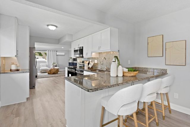 4300 MAPLE STREET NE, St Petersburg, FL 33703