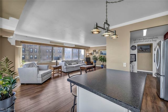 12520 Edgewater Drive 806, Lakewood, OH 44107