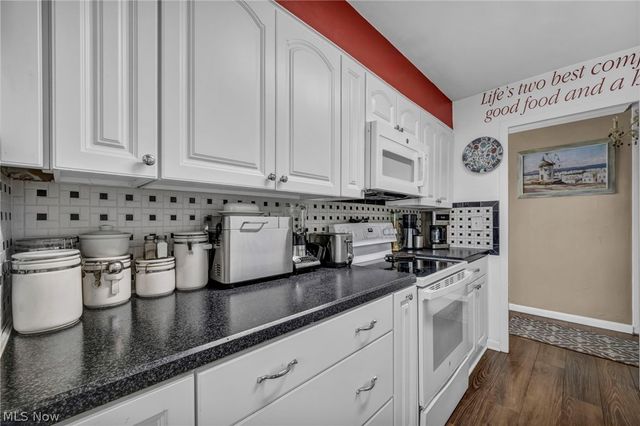 12520 Edgewater Drive 806, Lakewood, OH 44107