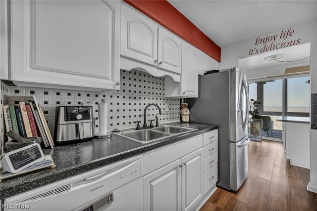 12520 Edgewater Drive 806, Lakewood, OH 44107