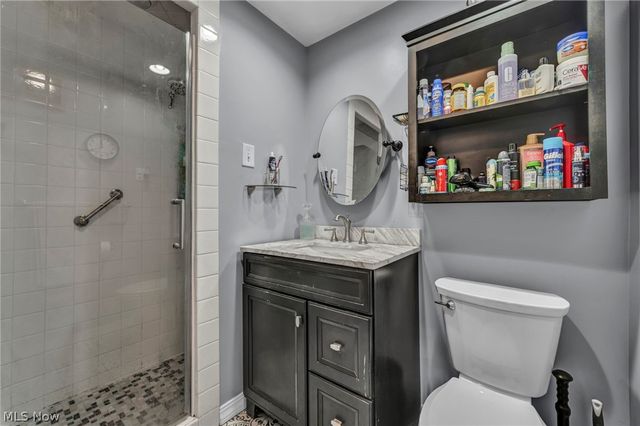 12520 Edgewater Drive 806, Lakewood, OH 44107