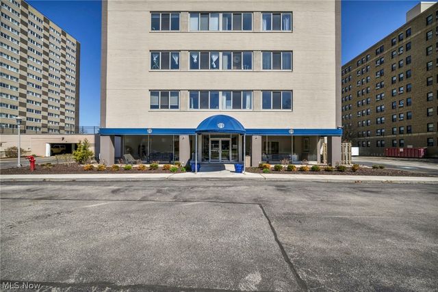 12520 Edgewater Drive 806, Lakewood, OH 44107