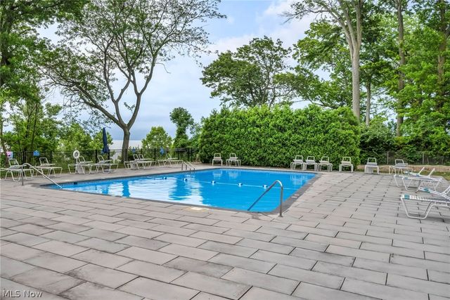 12520 Edgewater Drive 806, Lakewood, OH 44107