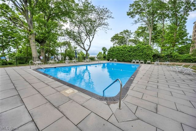 12520 Edgewater Drive 806, Lakewood, OH 44107