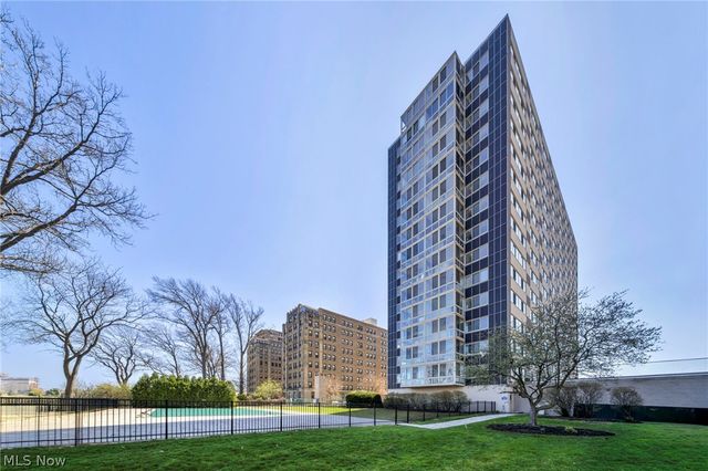 12520 Edgewater Drive 806, Lakewood, OH 44107