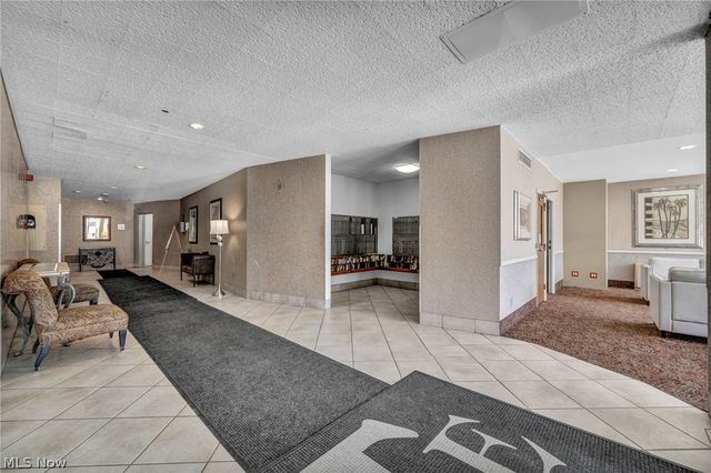 12520 Edgewater Drive 806, Lakewood, OH 44107