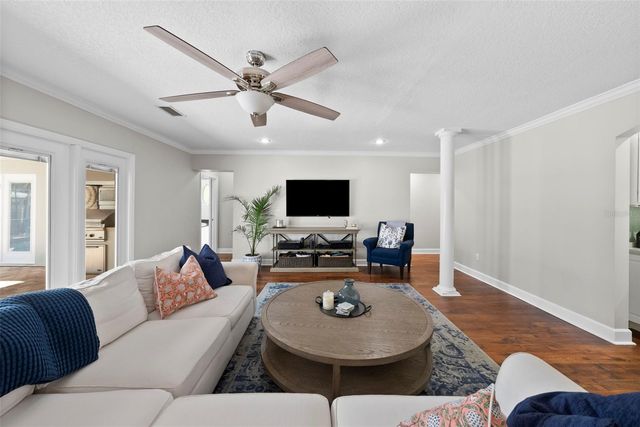 4002 W KENSINGTON AVENUE, Tampa, FL 33629