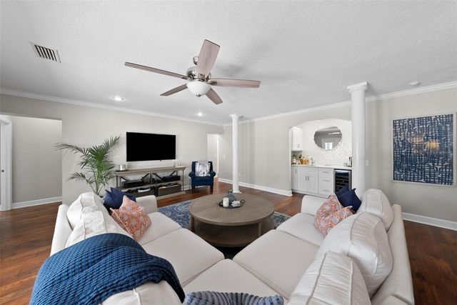 4002 W KENSINGTON AVENUE, Tampa, FL 33629