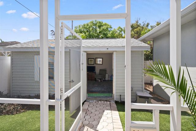 4002 W KENSINGTON AVENUE, Tampa, FL 33629