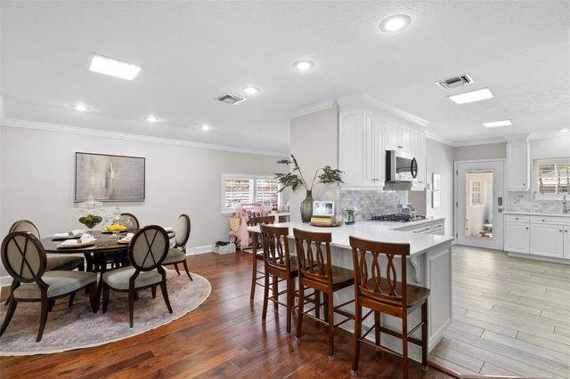 4002 W KENSINGTON AVENUE, Tampa, FL 33629