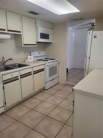 140 HUNTER LAKE DRIVE F, Oldsmar, FL 34677