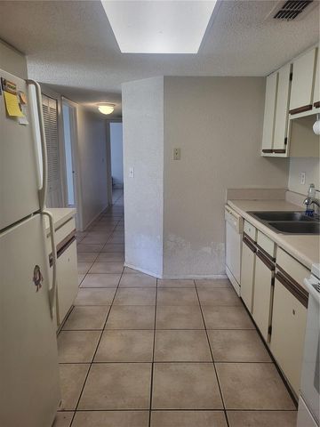 140 HUNTER LAKE DRIVE F, Oldsmar, FL 34677