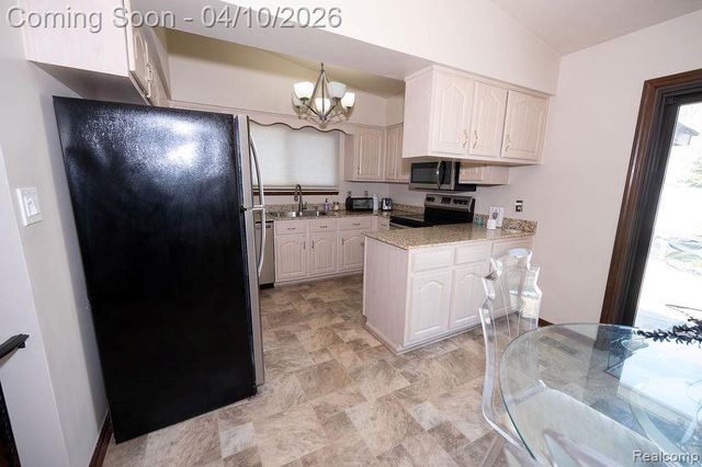 14284 Balmoral Street, Riverview, MI 48193