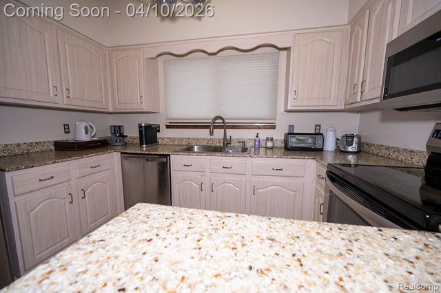 14284 Balmoral Street, Riverview, MI 48193