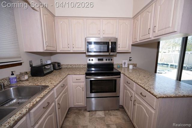 14284 Balmoral Street, Riverview, MI 48193