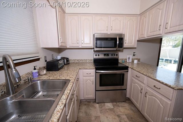 14284 Balmoral Street, Riverview, MI 48193