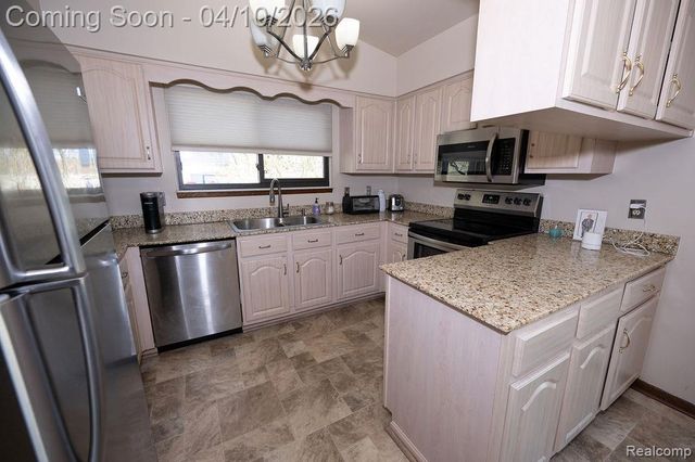 14284 Balmoral Street, Riverview, MI 48193