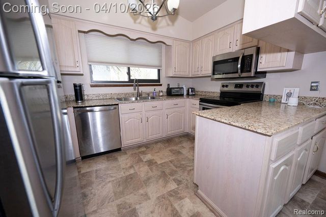 14284 Balmoral Street, Riverview, MI 48193