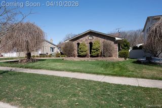 14284 Balmoral Street, Riverview, MI 48193
