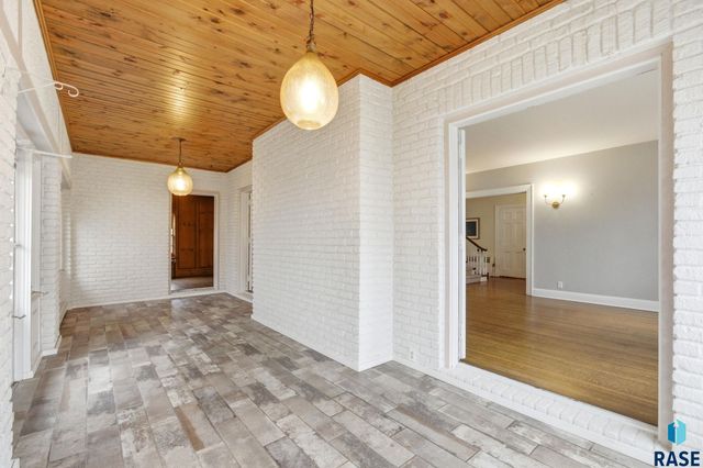 1315 S Main Ave Avenue, Sioux Falls, SD 57105