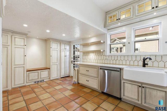 1315 S Main Ave Avenue, Sioux Falls, SD 57105