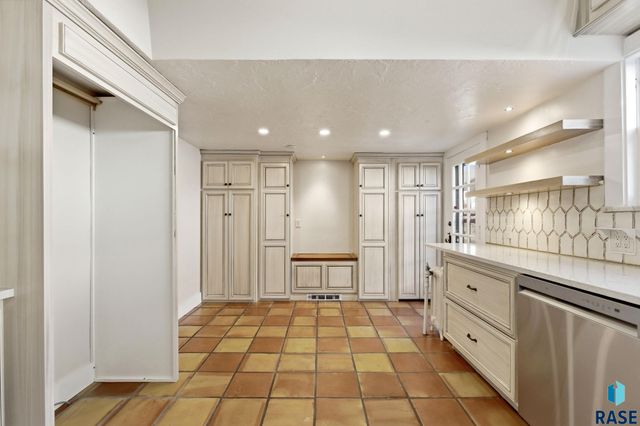 1315 S Main Ave Avenue, Sioux Falls, SD 57105