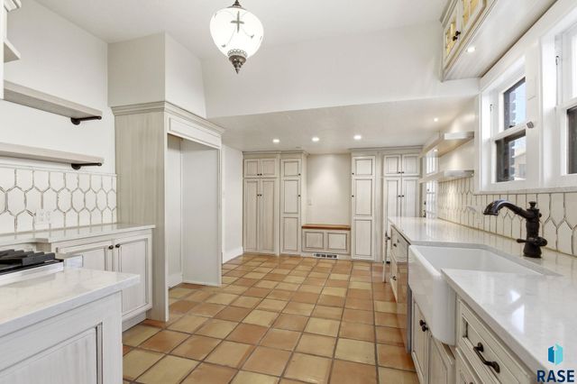 1315 S Main Ave Avenue, Sioux Falls, SD 57105