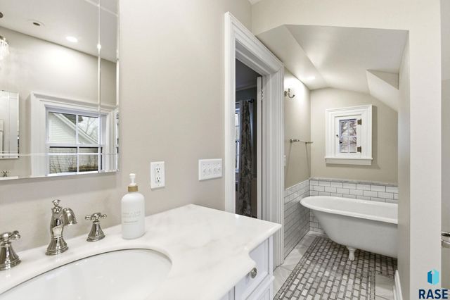 1315 S Main Ave Avenue, Sioux Falls, SD 57105