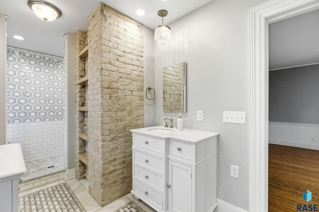 1315 S Main Ave Avenue, Sioux Falls, SD 57105