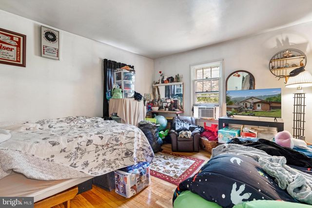 1499 VALLEY RD, Berkeley Springs, WV 25411
