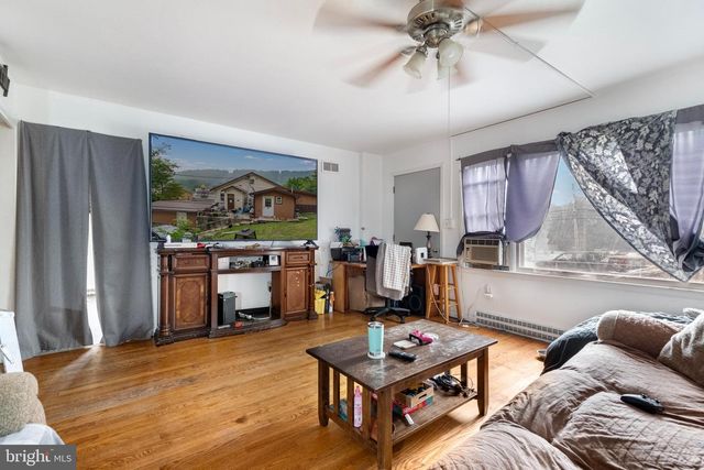1499 VALLEY RD, Berkeley Springs, WV 25411