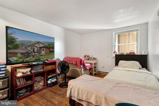 1499 VALLEY RD, Berkeley Springs, WV 25411